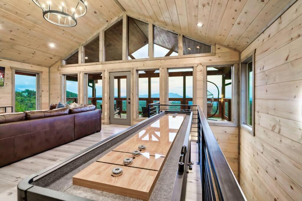 New Luxury Cabin With Stunning Mountainviews,Hottub, Firepit, Fireplace,2 Kingbeds, 2 Covereddecks,Bbqgrill, Shuffleboard And Pool Access Sevierville Buitenkant foto