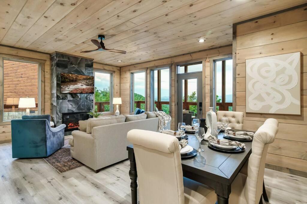 New Luxury Cabin With Stunning Mountainviews,Hottub, Firepit, Fireplace,2 Kingbeds, 2 Covereddecks,Bbqgrill, Shuffleboard And Pool Access Sevierville Buitenkant foto