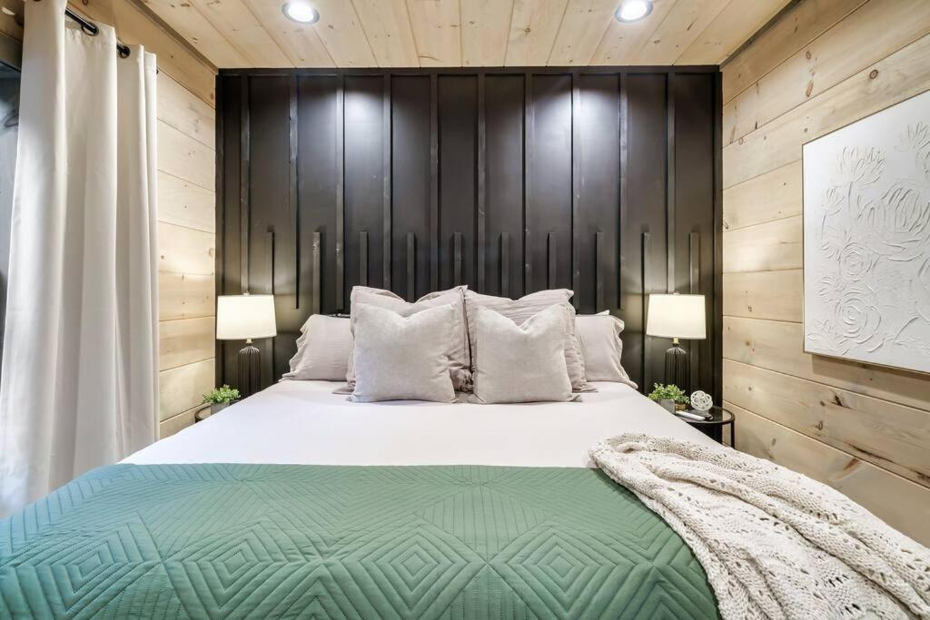 New Luxury Cabin With Stunning Mountainviews,Hottub, Firepit, Fireplace,2 Kingbeds, 2 Covereddecks,Bbqgrill, Shuffleboard And Pool Access Sevierville Buitenkant foto