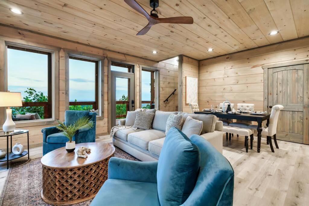 New Luxury Cabin With Stunning Mountainviews,Hottub, Firepit, Fireplace,2 Kingbeds, 2 Covereddecks,Bbqgrill, Shuffleboard And Pool Access Sevierville Buitenkant foto
