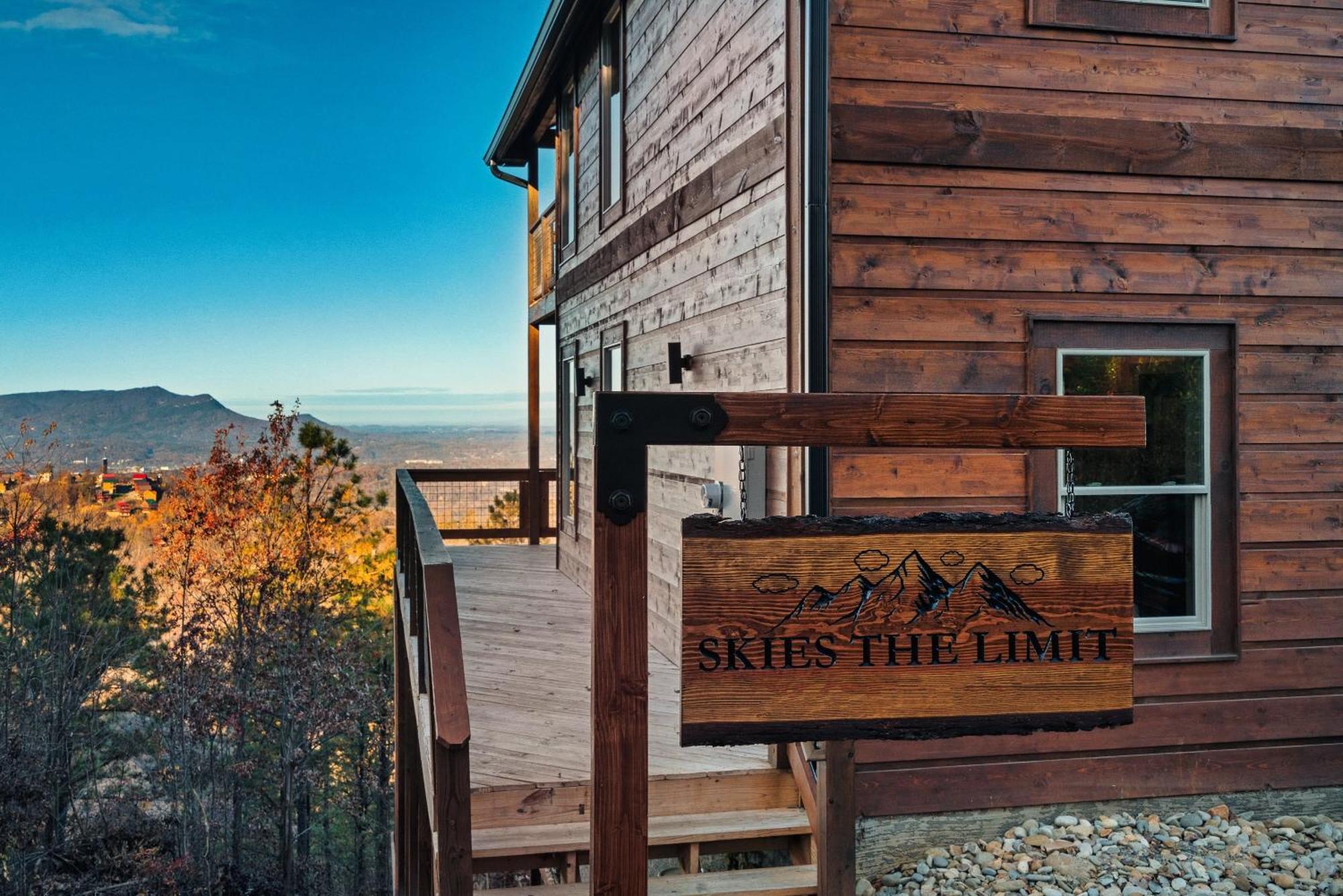 New Luxury Cabin With Stunning Mountainviews,Hottub, Firepit, Fireplace,2 Kingbeds, 2 Covereddecks,Bbqgrill, Shuffleboard And Pool Access Sevierville Buitenkant foto